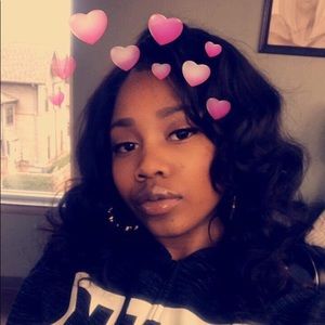 Meet your Posher, Zakia